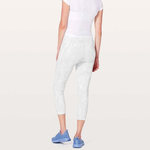 Lululemon Time To Sweat Crop 23" - Size 4 - Picture 2 of 11